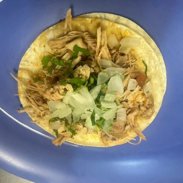 Pollo Cocido / Chicken Taco.